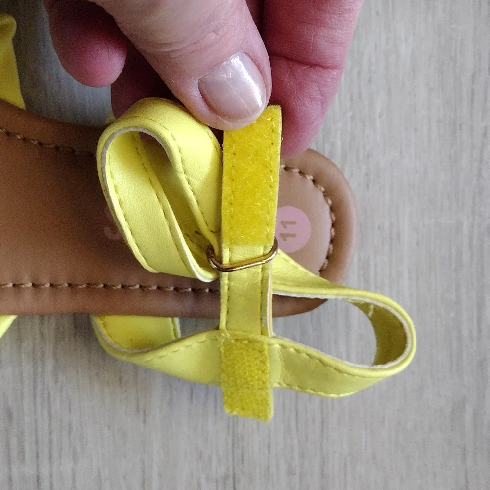 Yellow knot straps and easy-on off Sandals Little girls Size 11 NWOT